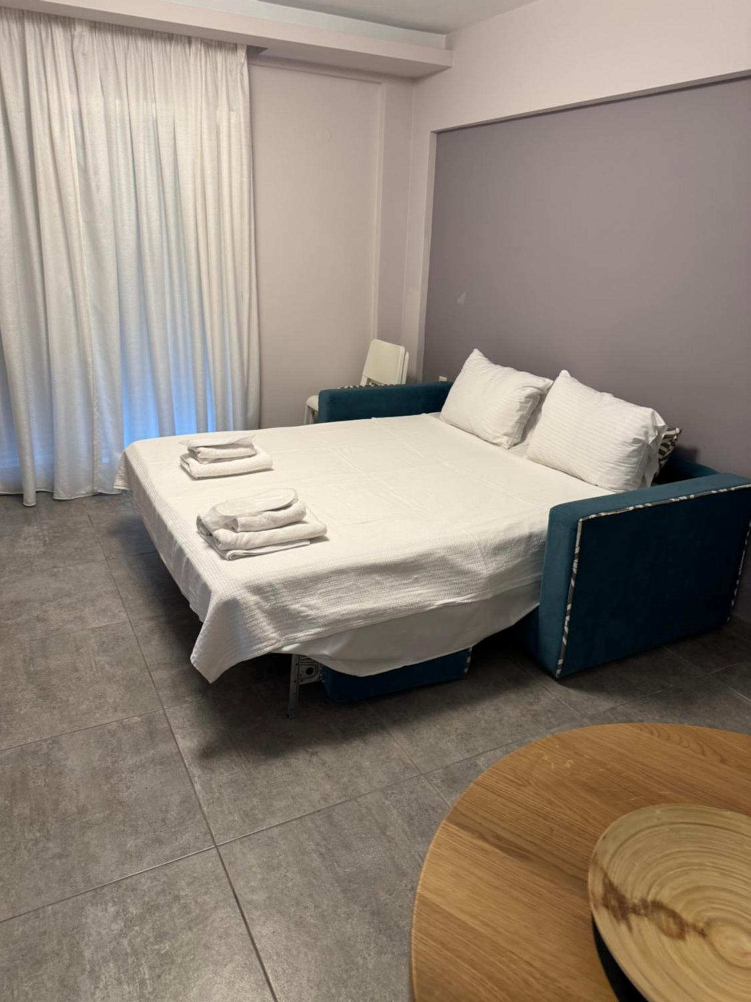 Isalos Suites Néa Péramos المظهر الخارجي الصورة